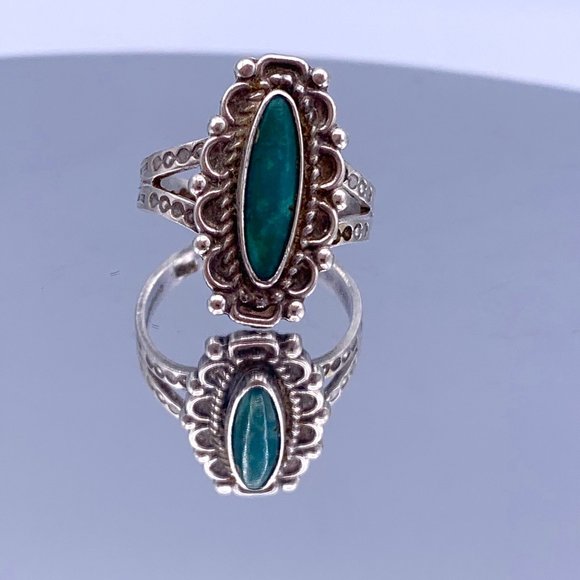 Hand-Me-Diamonds Jewelry - Southwestern Vintage Sterling Navajo Silver and Turquoise Ring